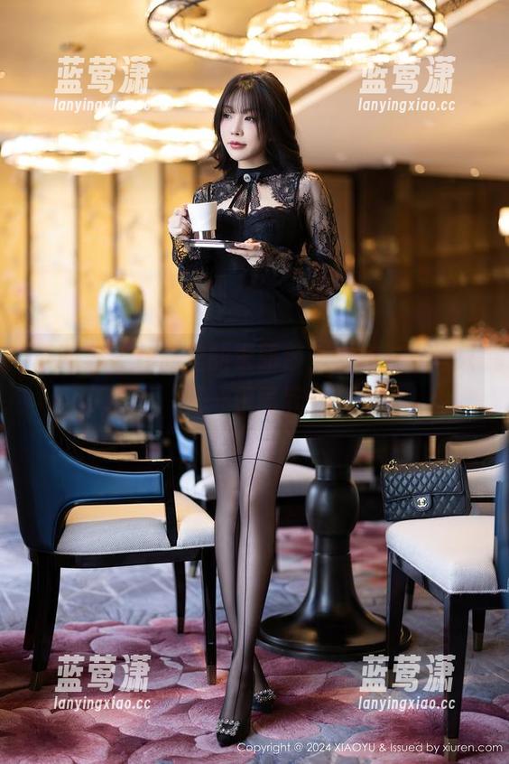 语画界-李丽莎 语画界 - 作品里的李丽莎,内衣与自信只差一根肩带!