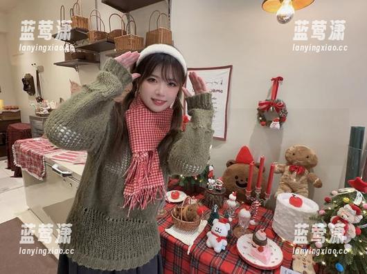 闪月半 原图的红裙:闪月半的风采像是刚从童话里逃出来的仙女!