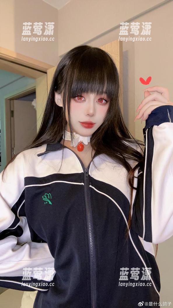 阿九从不咕咕 阿九从不咕咕的红裙原图,哎呀,突然腰伤了,状态不达标呢!