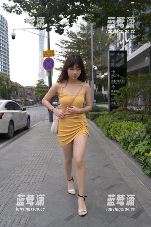 魔镜街拍 不得不提的魔镜街拍,蓝色牛仔热裤美女引发的小骚动,全套图片随你随意戳戳。