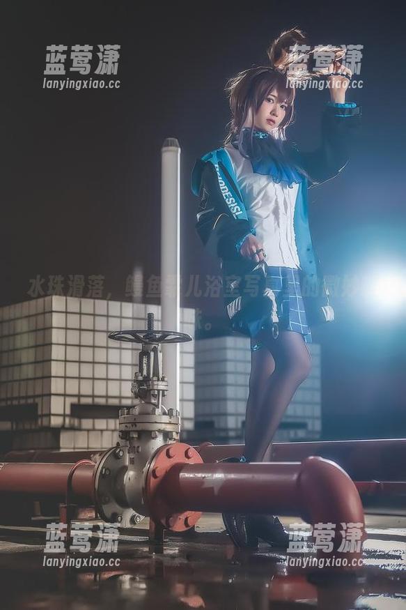 鳗鱼霏儿 水珠滑落,鳗鱼霏儿浴室写真里的微妙暧昧。